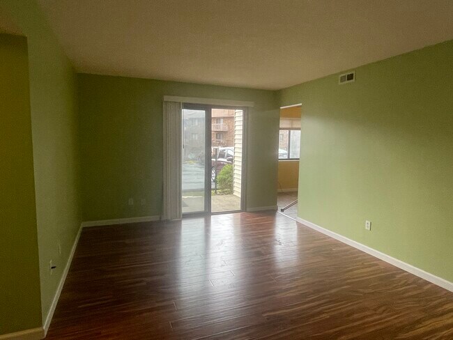 Foto del edificio - 20 Providence Dr