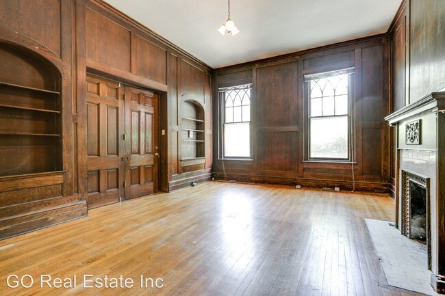 Building Photo - 818 W Franklin St