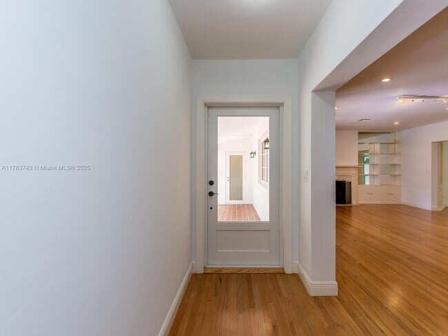 Building Photo - 4701 Santa Maria St