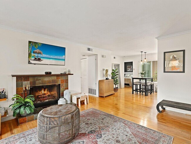 Foto del edificio - 6544 College Grove Dr