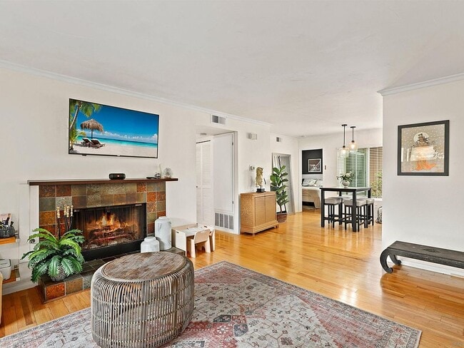 Building Photo - 6544 College Grove Dr