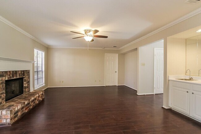 Building Photo - 30 Sylvan Forest Dr