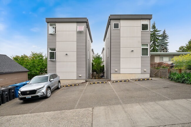 Building Photo - 3025 21st Ave W