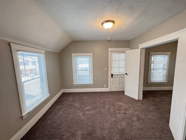 Building Photo - 2841 E 127th St