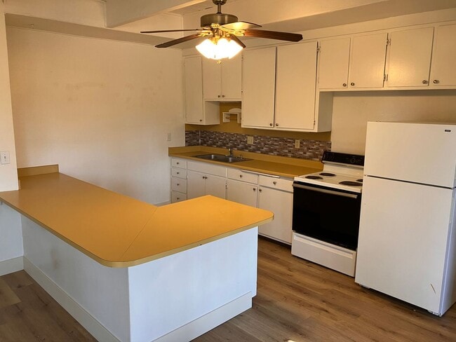 Building Photo - LA636-Bateman