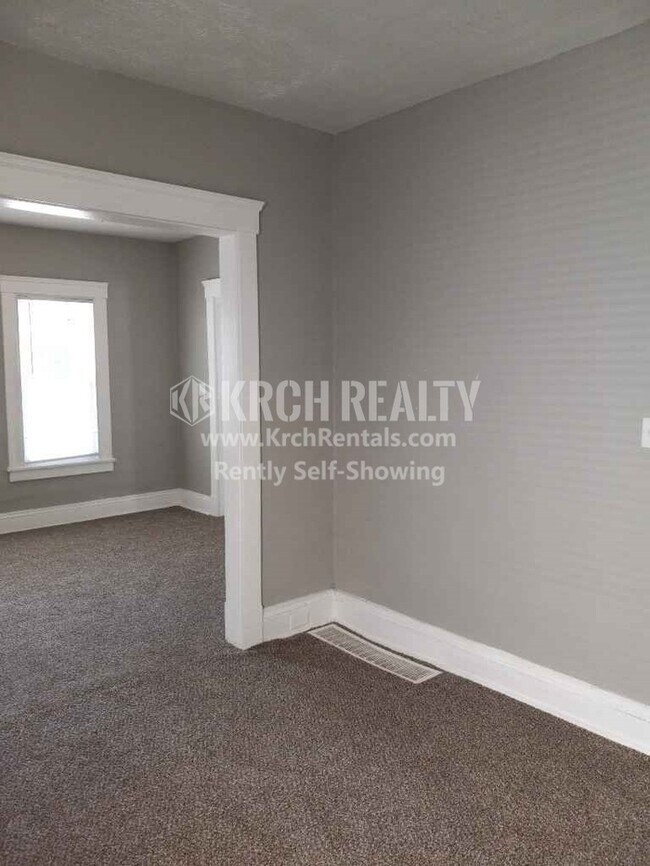 Building Photo - Beautifully upgraded 3 bedroom, 1 bathroom...