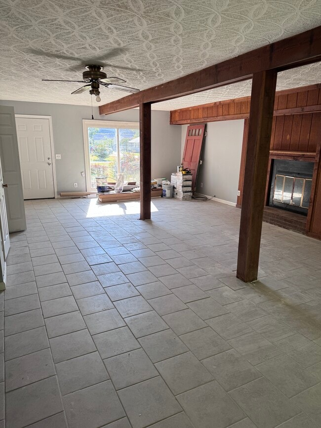 Living Room - 107 Richmond Hill Est