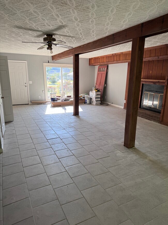 Sala de estar - 107 Richmond Hill Est