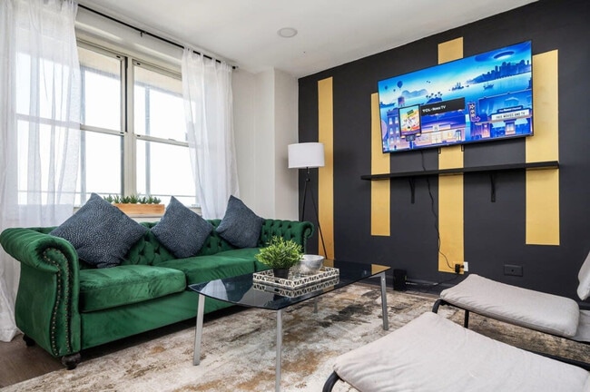 Foto del edificio - 300 W Peachtree St NW