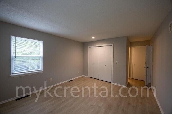 Foto del edificio - 6441 Hallet St
