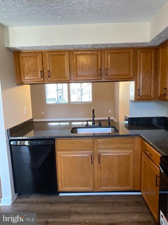 Foto del edificio - 5863 Rowanberry Dr