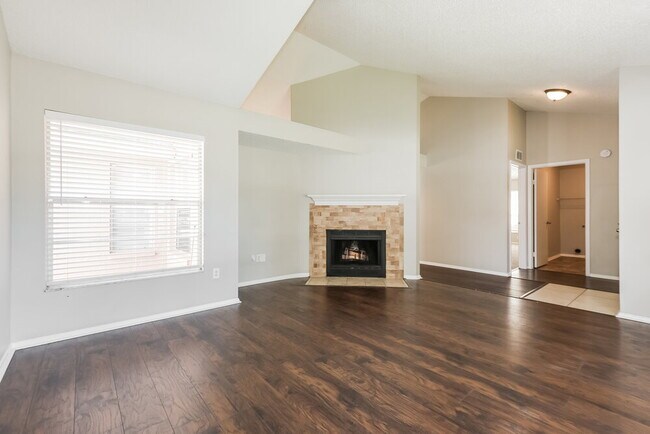 Building Photo - 1428 High Knoll Dr