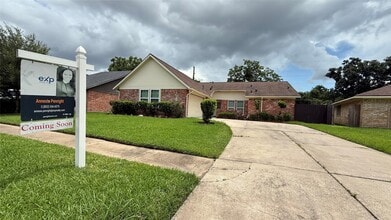 Building Photo - 8110 Streamside Dr