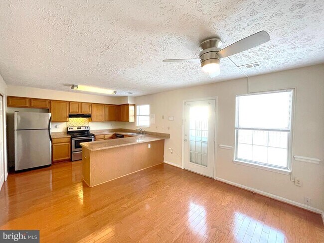 Foto del edificio - 6030 Red Wolf Pl