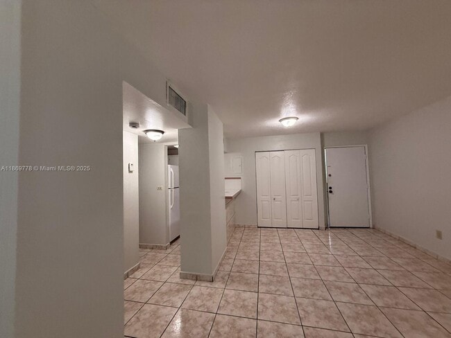 Building Photo - 210 Fontainebleau Blvd