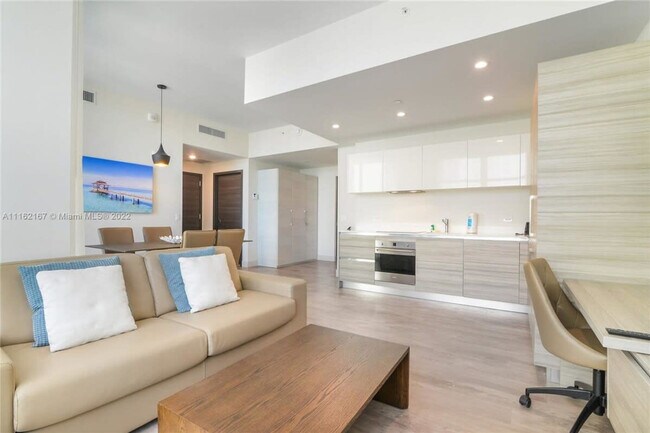 Foto del edificio - 777 N Ocean Dr