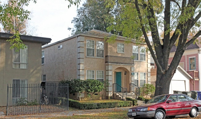 Building Photo - 321 T St