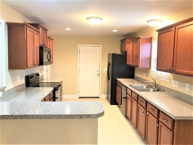 Building Photo - 1325 Sunray Dr