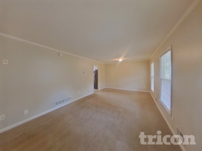 Building Photo - 4110 Jeffrey Dr SW