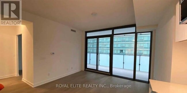 Building Photo - 25 Richmond St E