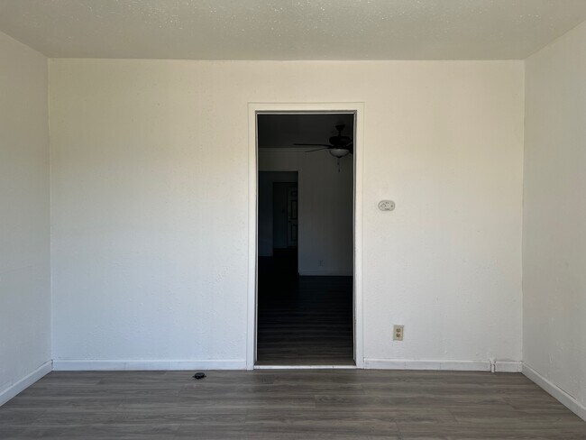 Foto del edificio - 1017 Hall Ave