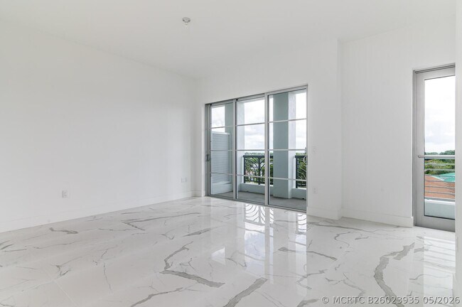 Building Photo - 155 E Boca Raton Rd