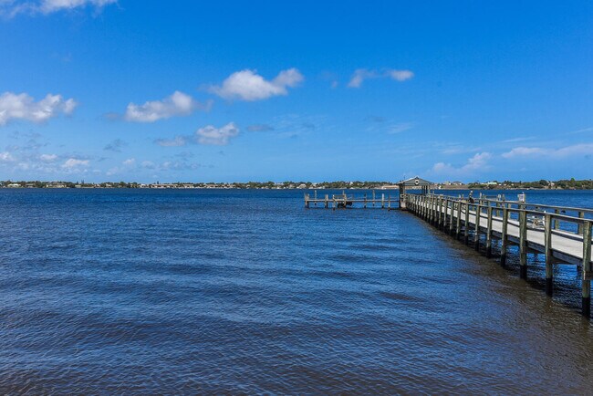 Foto del edificio - 175 SE St Lucie Blvd