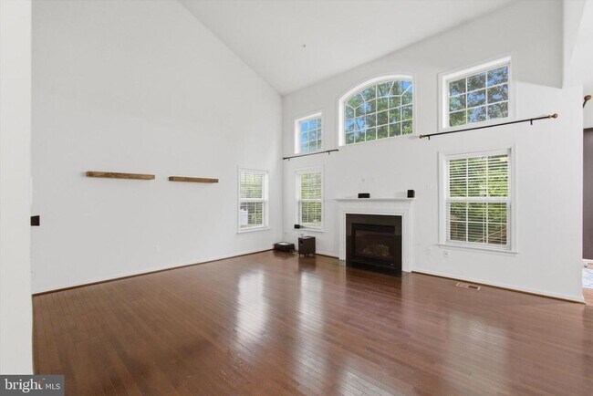 Building Photo - 7585 Holly Ridge Dr