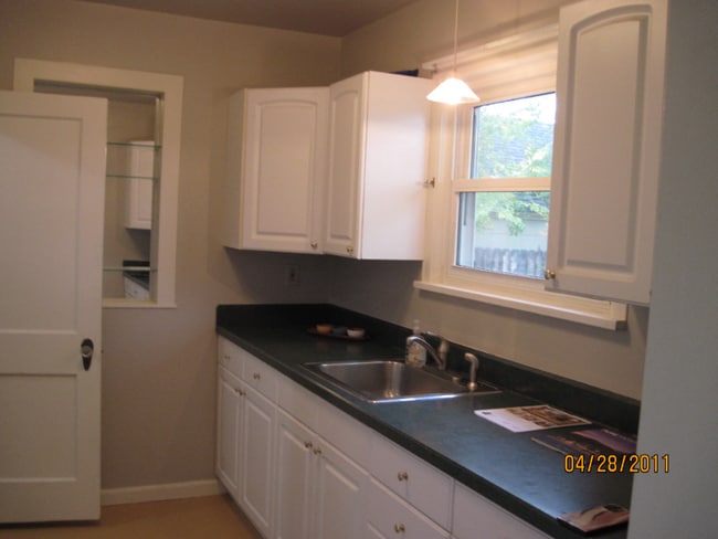Building Photo - 505 Alderson Ave