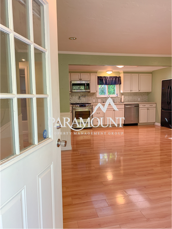 Building Photo - Adorable 2 Bed 1.5 Bath on Rocky Point!