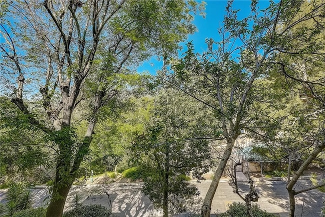 Foto del edificio - 1935 Alpha Rd