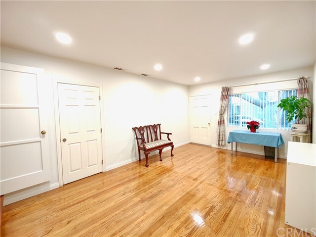 Building Photo - 9521 Woodruff Ave