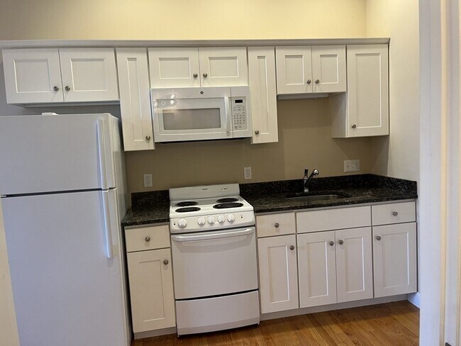 Building Photo - 60 Pearl St