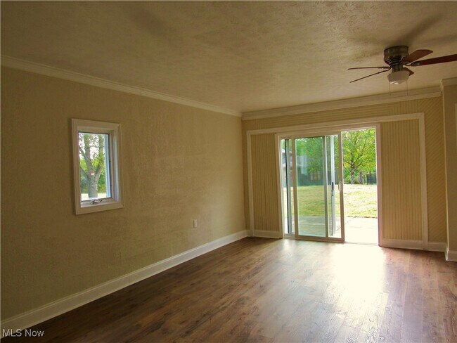 Foto del edificio - 2494 Shade Park Dr