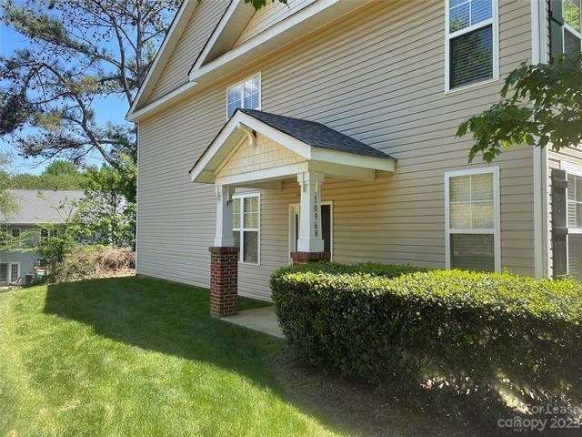 Building Photo - 10968 Princeton Village Dr