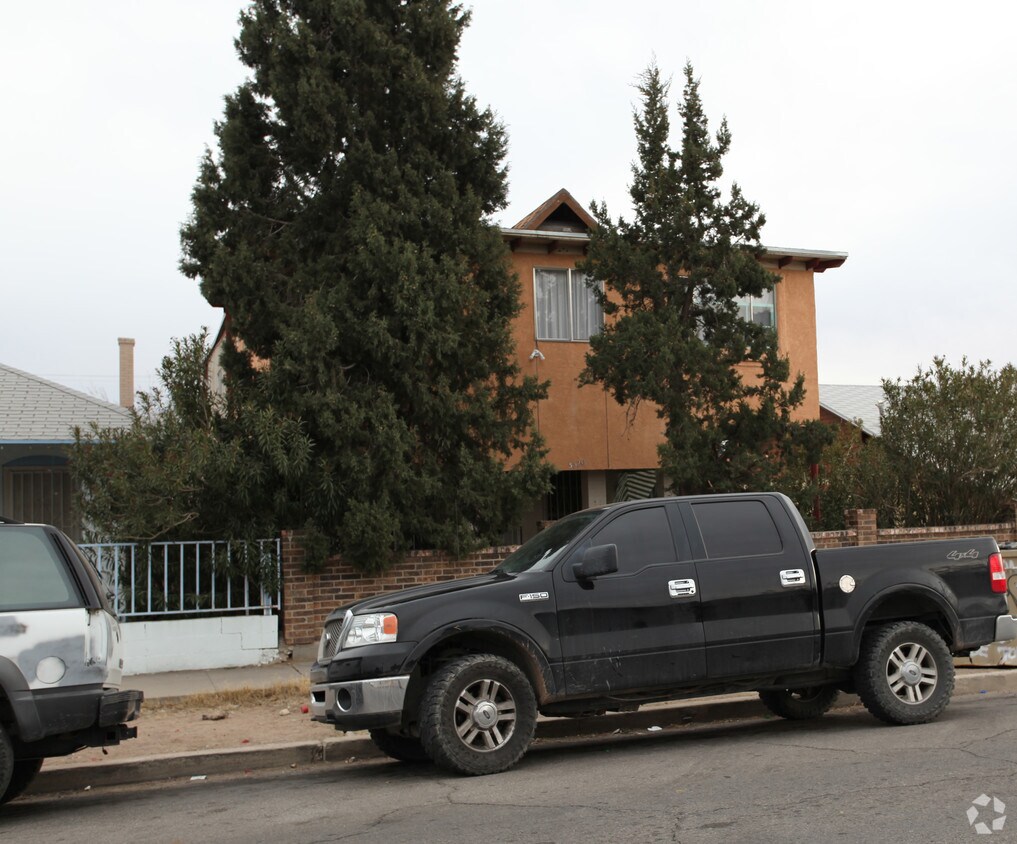 Foto del edificio - 3320 Douglas Ave