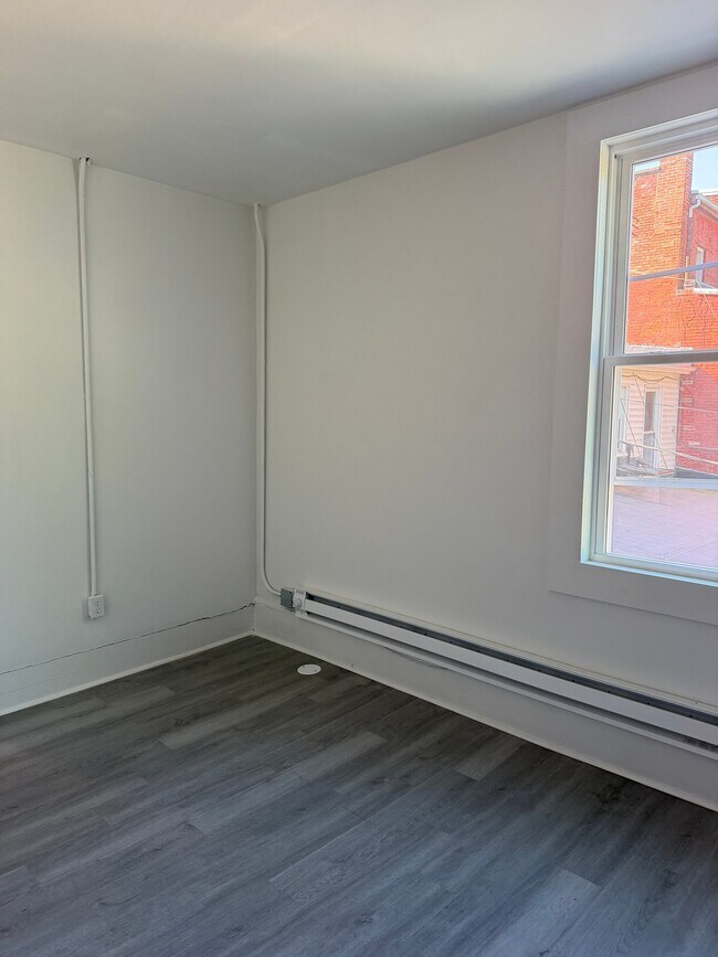 Foto del edificio - 33 N Washington St