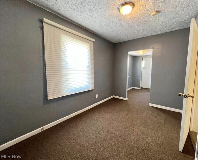Foto del edificio - 5678 Hamlet Ave