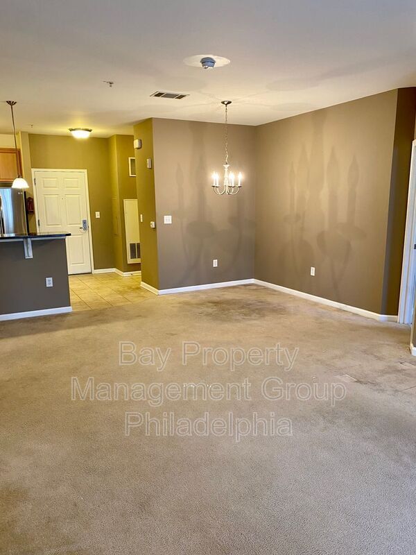 Building Photo - 350 W Elm St