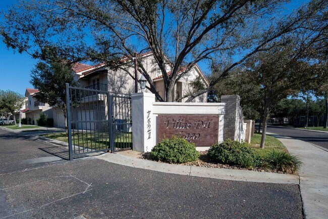 Foto del edificio - 7521 Country Club Dr
