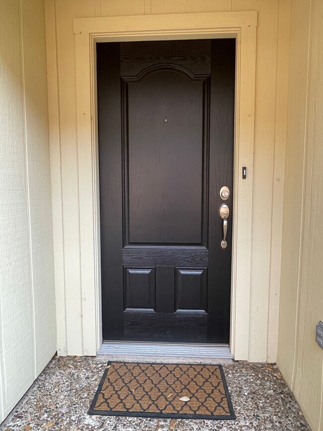 Entrada - 504 Zinnia Ave