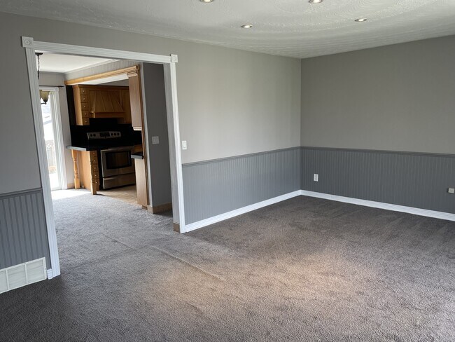 Building Photo - 1159 Ridgecrest Ave