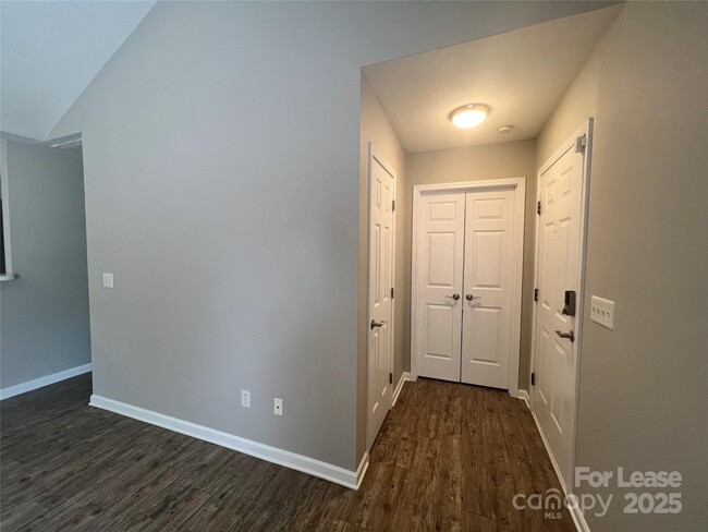 Building Photo - 209 Indian Paint Brush Dr