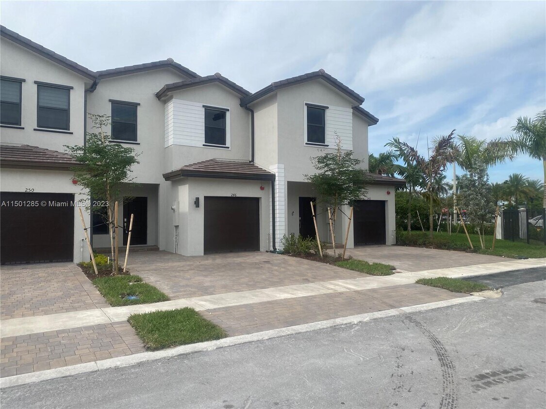 Primary Photo - 246 SW 159th Ln