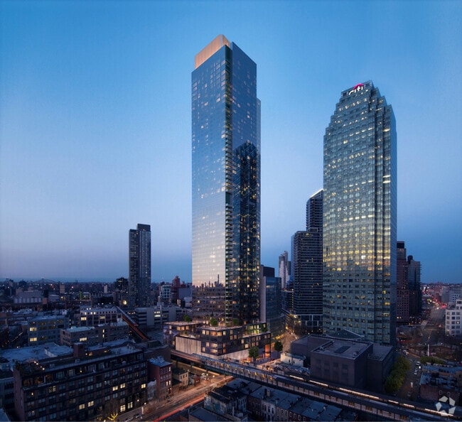 Building Photo - 3 Ct Square W