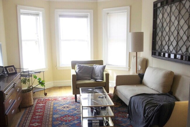 Foto del edificio - 3704 N Hoyne Ave