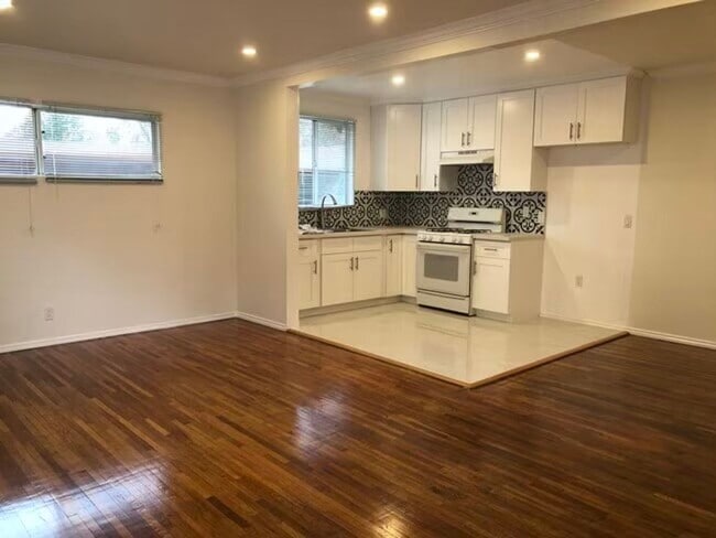 Interior Photo - ERWIN