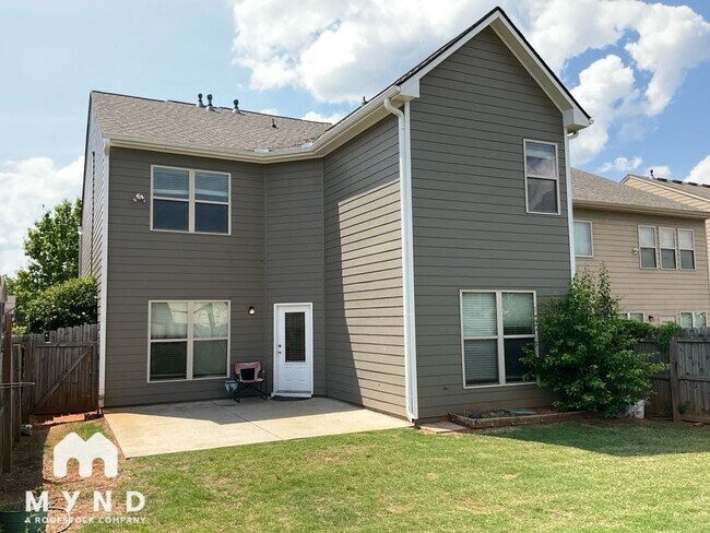 Foto del edificio - 6060 Weddington Dr