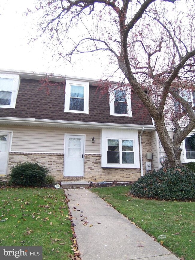 Building Photo - 140 Farm Rd