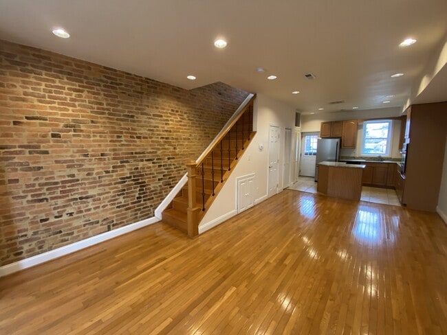 Building Photo - 1122 K St NE